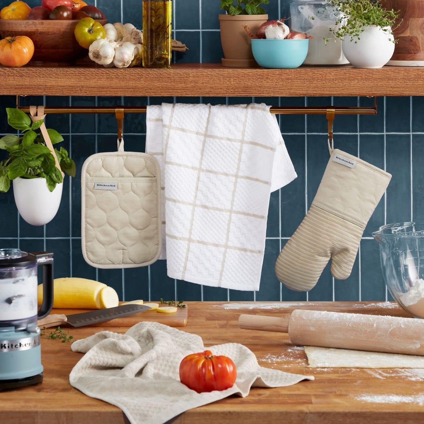 Quilted Cotton Terry Cloth Oven Mitt, Pot Holder, Kitchen Towel 4-Pack Set, Heat Resistant, Silicone Grip, 16"x26", 7"x13" & 7"x10", Milkshake