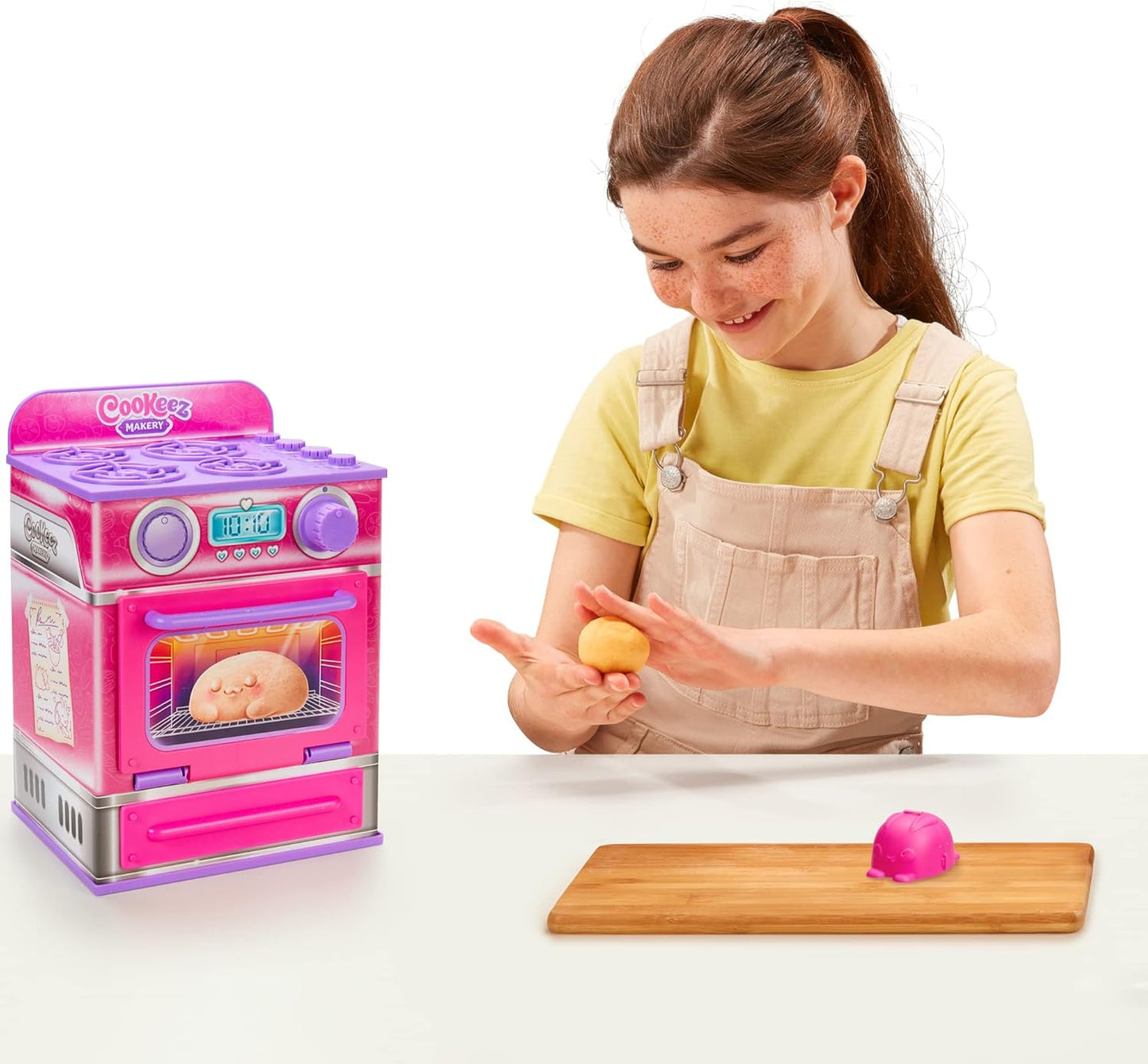 Cinnamon Treatz Oven – Interactive Bake & Reveal Oven Playset with Mystery Scented Plush (Cinnamon Pooch, Fondant Feline, or Strawberry Swirl), Mixing Tools, Dough, & Accessories, 5+